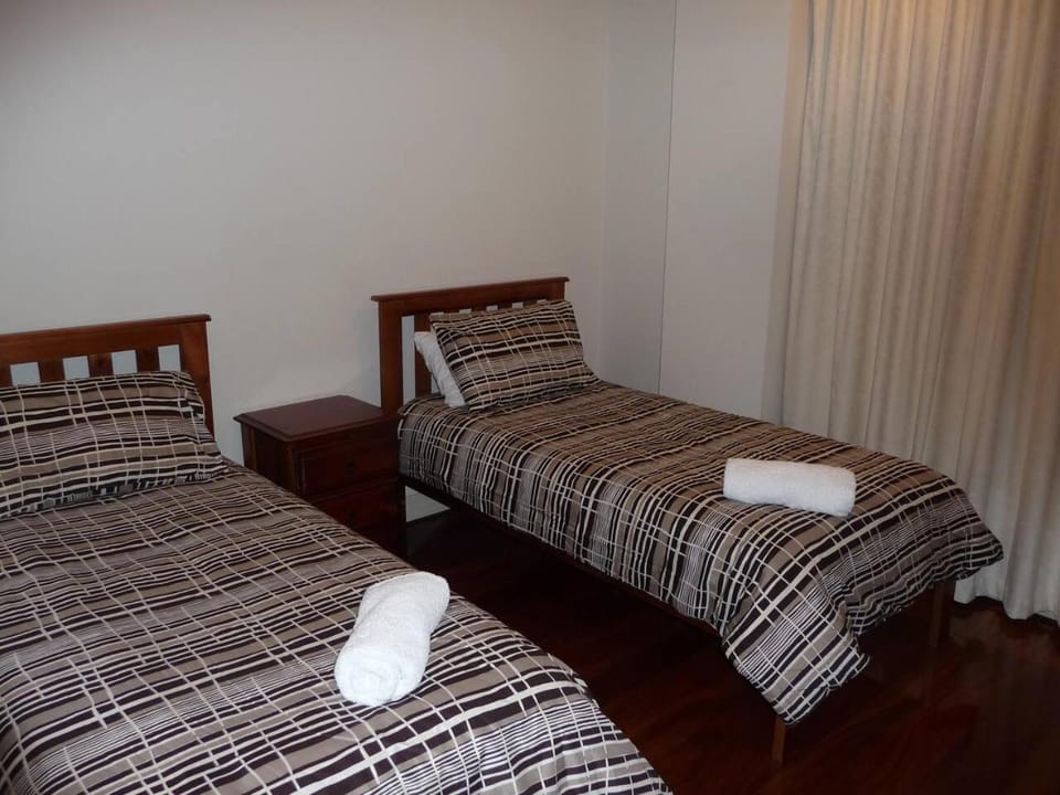 City Getaway 3 Bedroom Adelaide's East End Apartment in Adelaide