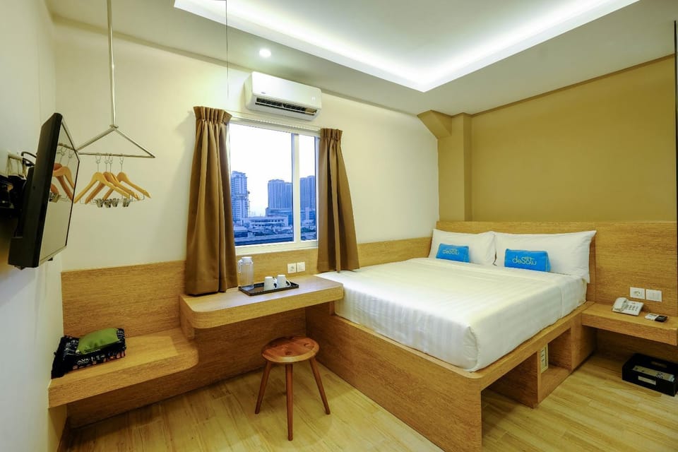 Bed, On site, City view, Location, cot