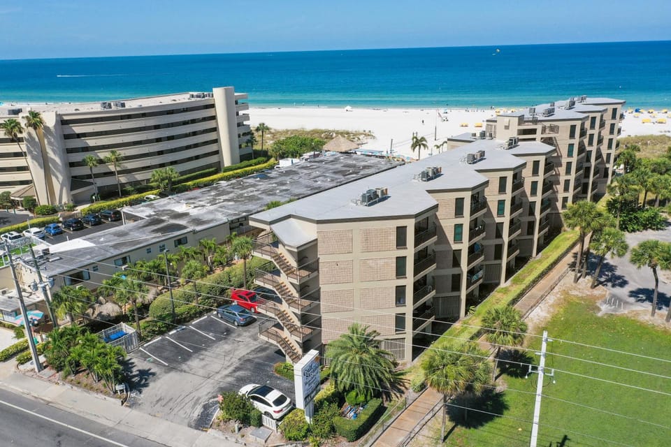 Property building, Bird's eye view, Beach