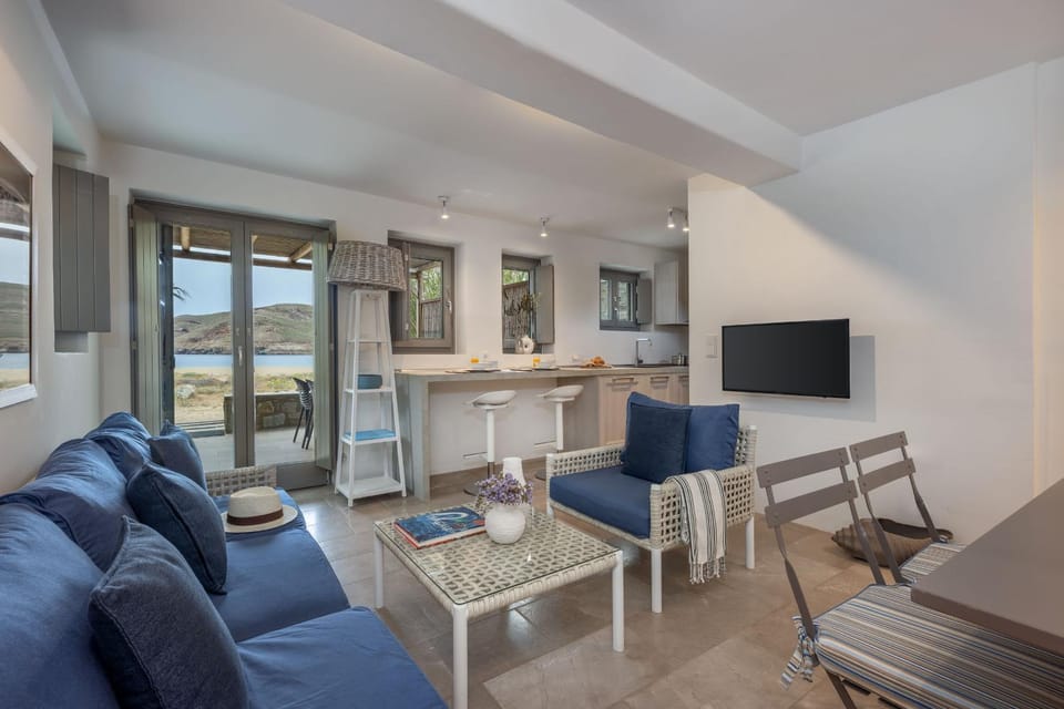 TV and multimedia, Seating area, Dining area