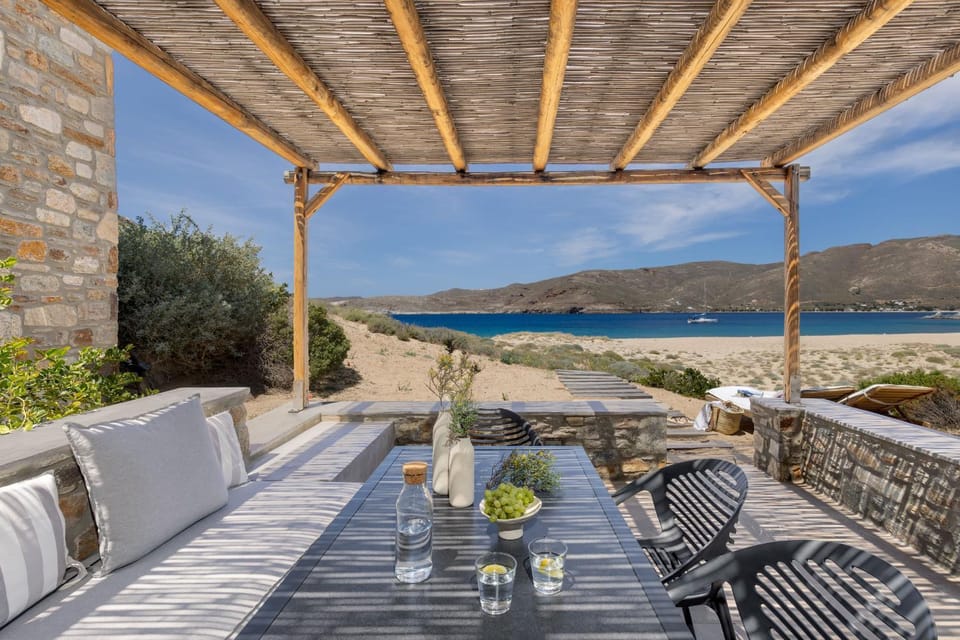 Patio, Day, Seating area, Dining area, Sea view