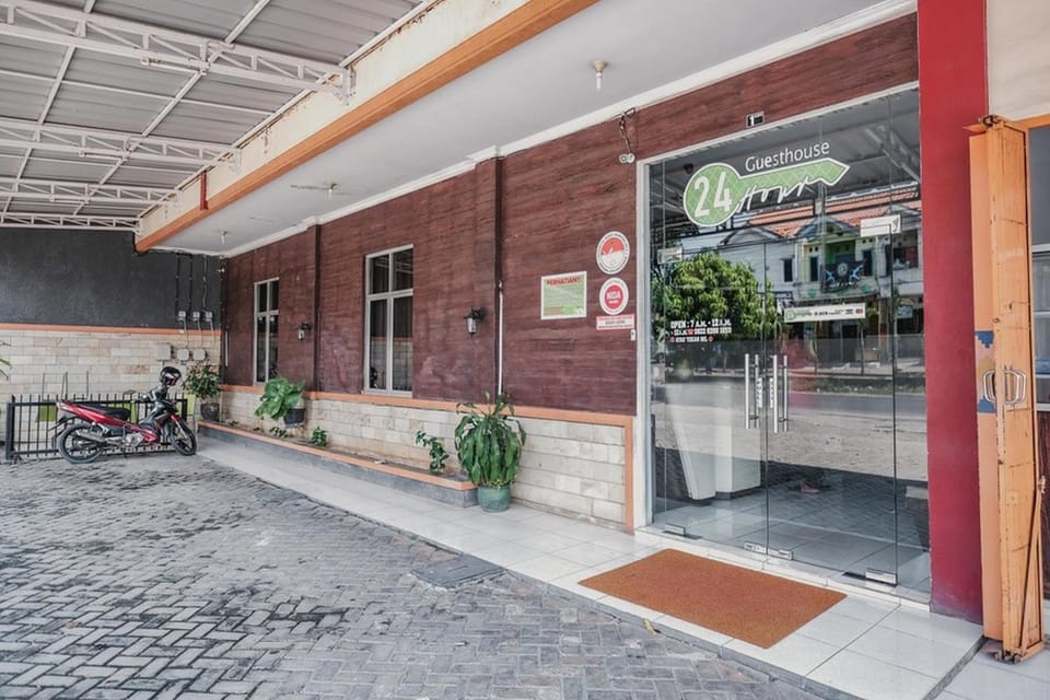 Facade/entrance