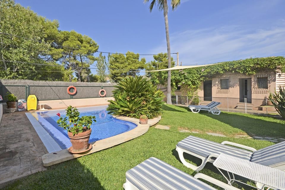 Patio, Garden, Swimming pool