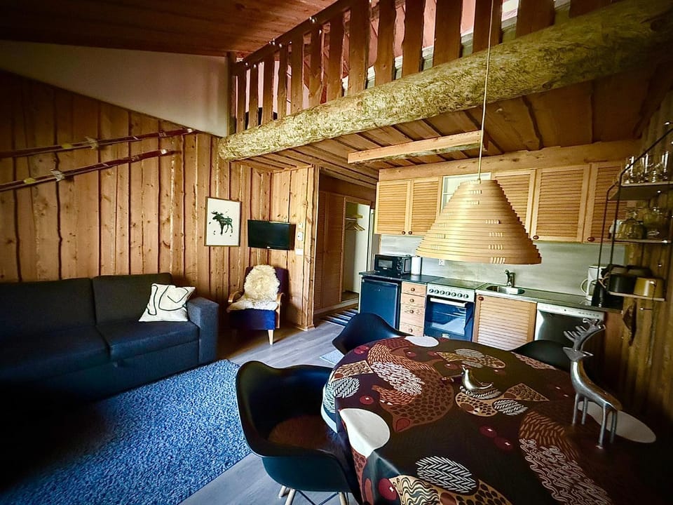 TV and multimedia, Kitchen or kitchenette, Living room, Seating area