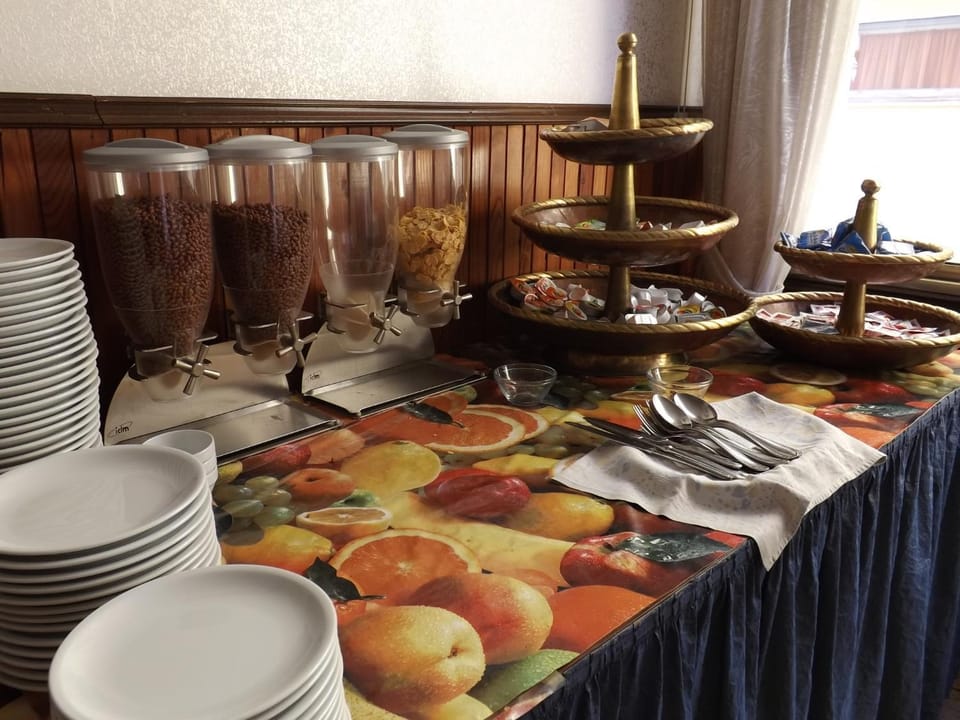 Restaurant/places to eat, Continental breakfast, Buffet breakfast, Italian breakfast