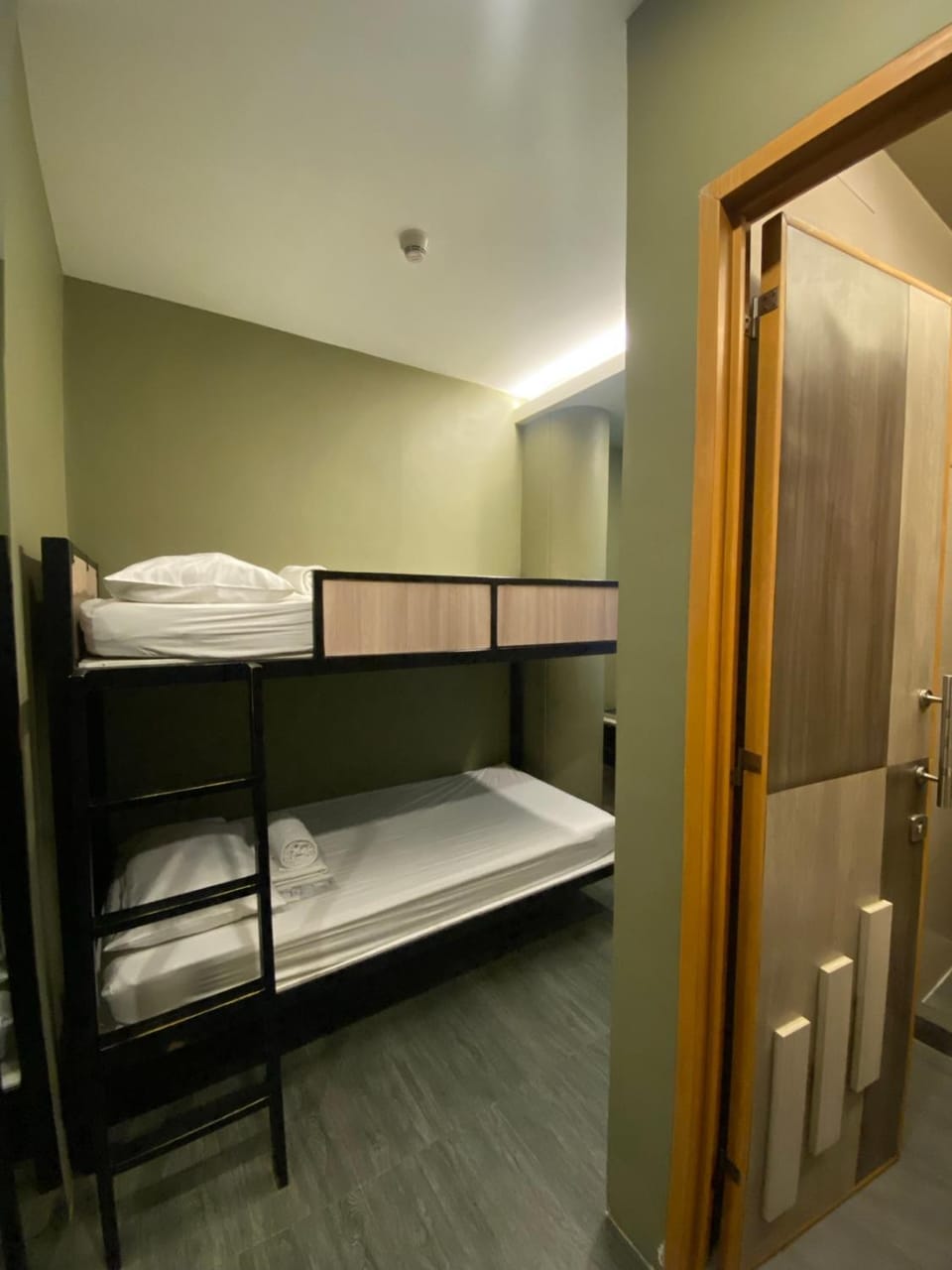 Bed, bunk bed