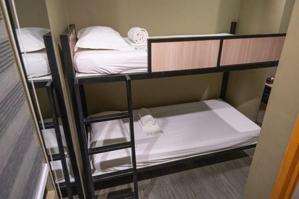 Bedroom, bunk bed