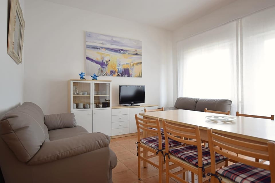 TV and multimedia, Living room, Dining area