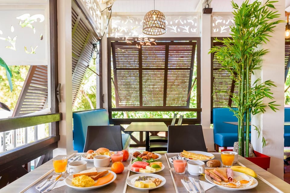 Restaurant/places to eat, Food and drinks, Seating area, Food, Breakfast, Continental breakfast, Drinks