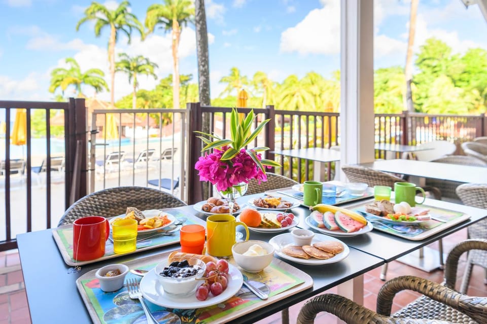 Patio, Restaurant/places to eat, Day, View (from property/room), Balcony/Terrace, Food and drinks, Dining area, Food, Breakfast, Continental breakfast, Lunch, Dinner, Drinks
