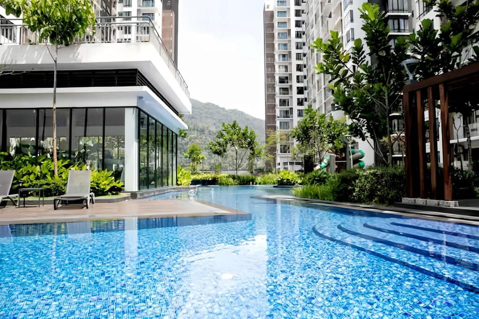 Swimming pool, sunbed