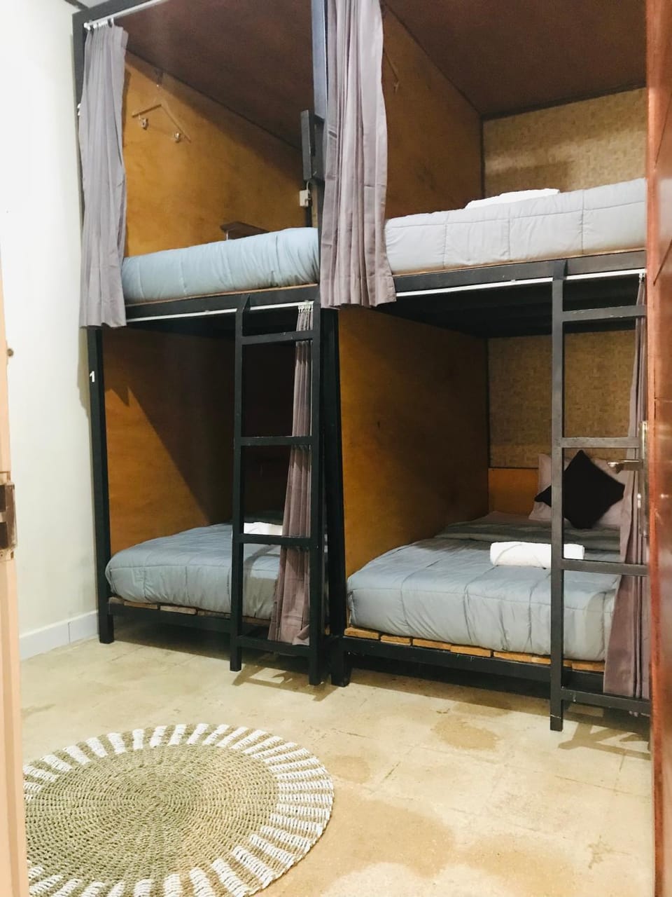 Bed, bunk bed