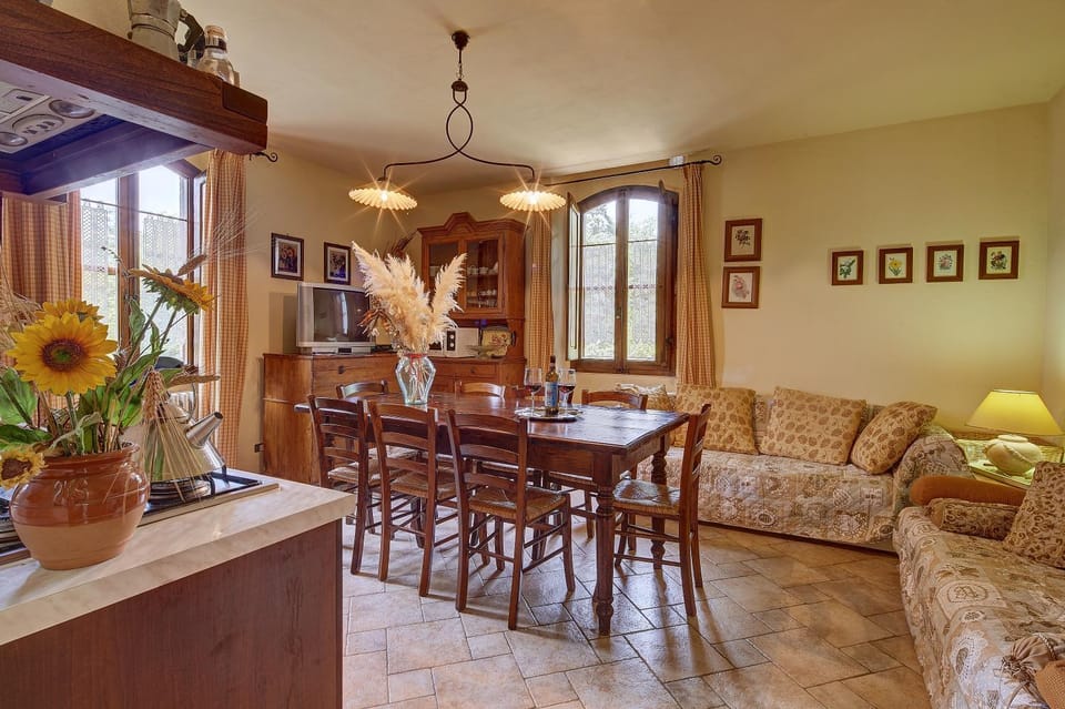 Kitchen or kitchenette, Living room, Dining area