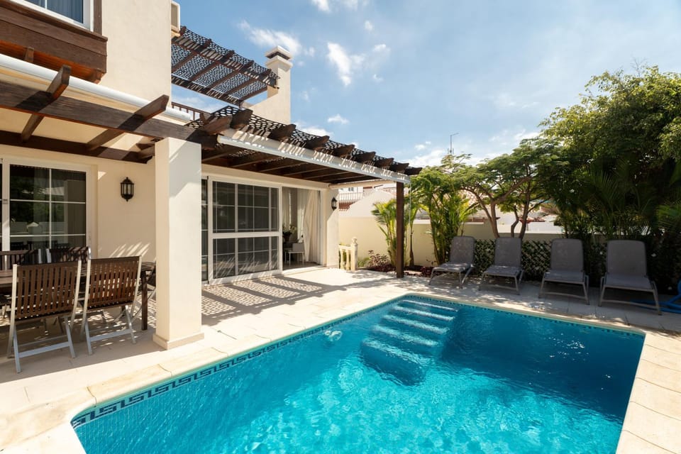 Garden, Dining area, Swimming pool