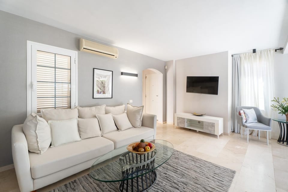 Communal lounge/ TV room, TV and multimedia, Living room, Seating area