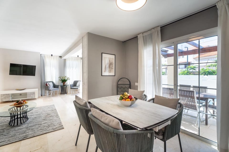 Living room, Dining area, Pool view