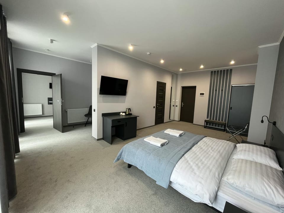 Communal lounge/ TV room, Bed, Photo of the whole room, Bedroom, towels