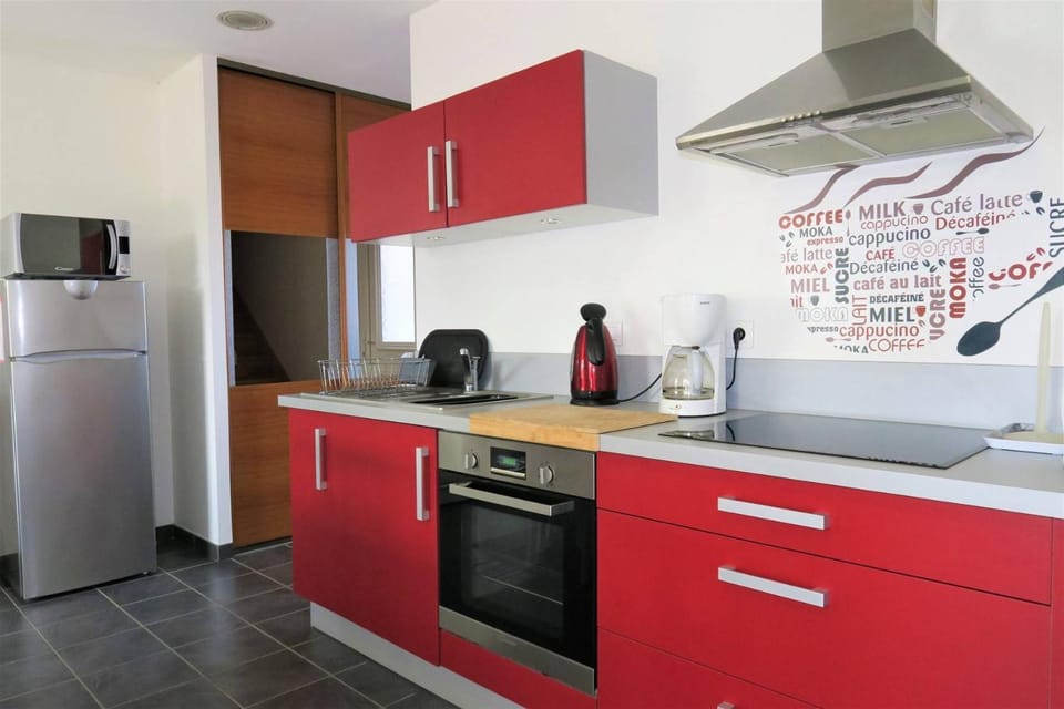 Jolie Maison Rénovée Exposée Sud avec Cour Fermée - ref 54 Villa in Trégastel