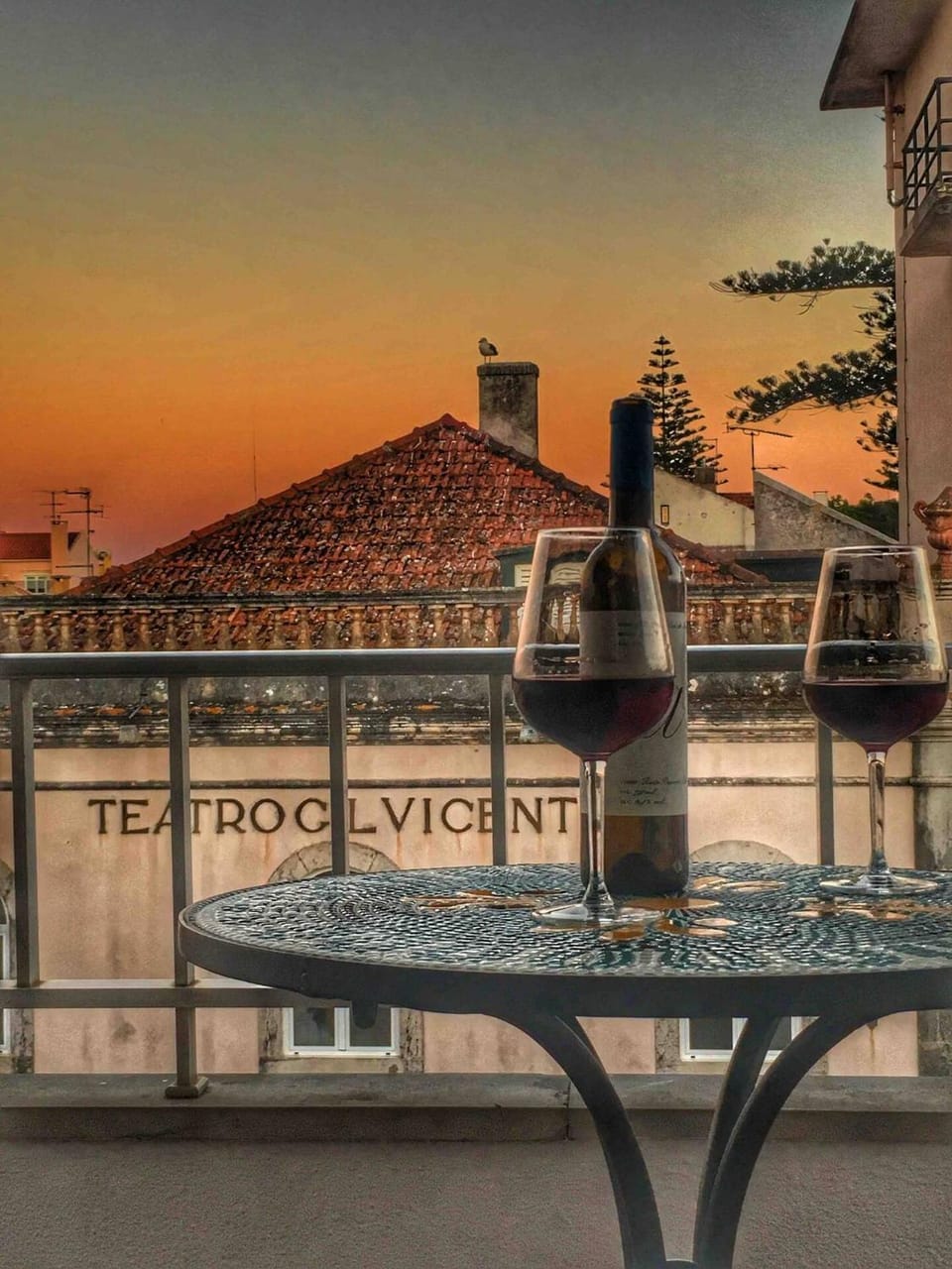 Sea View With Balcony 2 Mins From Beach In Old Town Apartment in Cascais
