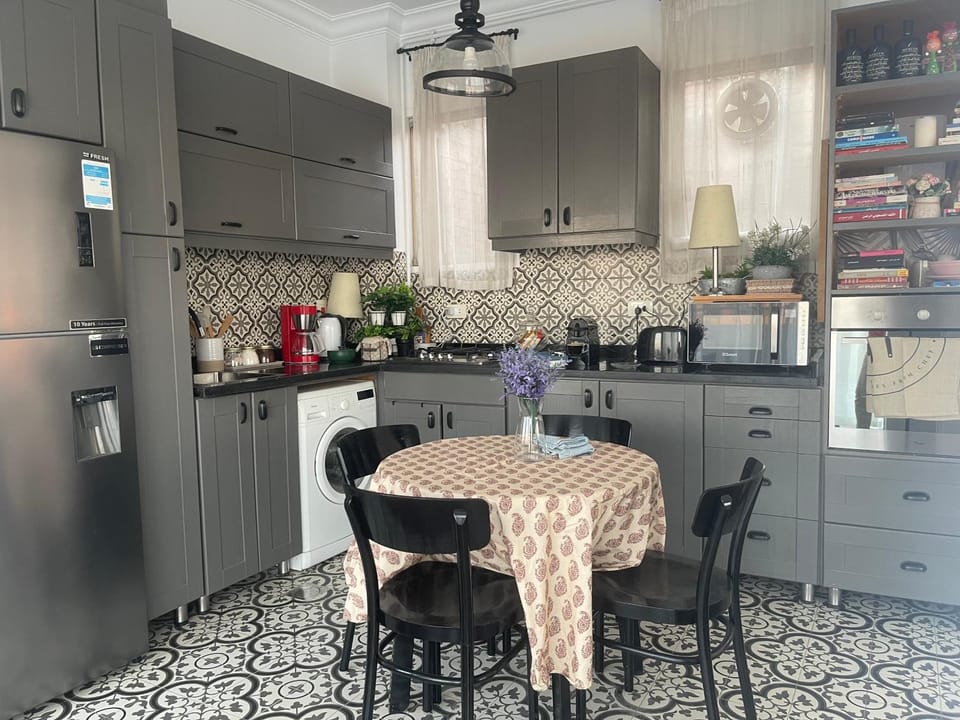 Coffee/tea facilities, Kitchen or kitchenette, Dining area, minibar, pet friendly, stove