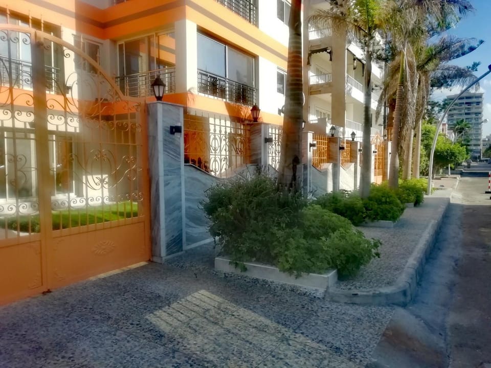 Property building, Facade/entrance