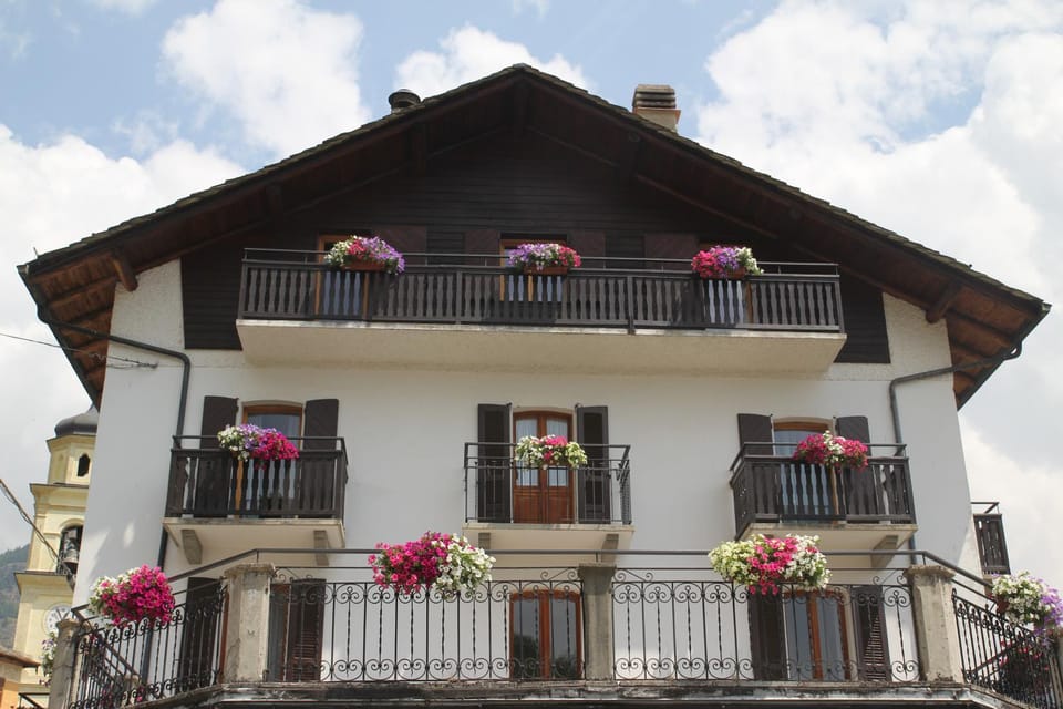Facade/entrance