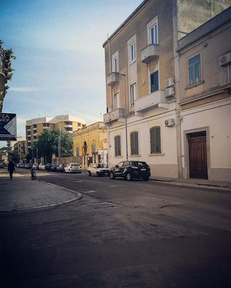 Facade/entrance, City view, Street view