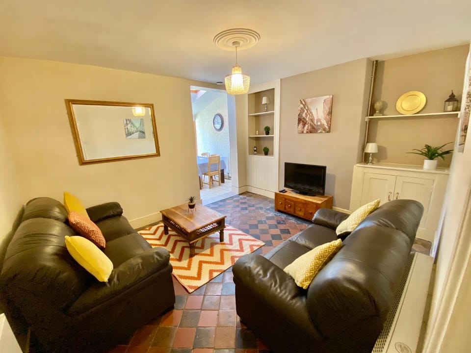 EasyRest House 1 Grantham - 6 Beds & Free Parking - Spacious & Comfy - Access to A1, Town Centre & Shops Apartment in Grantham