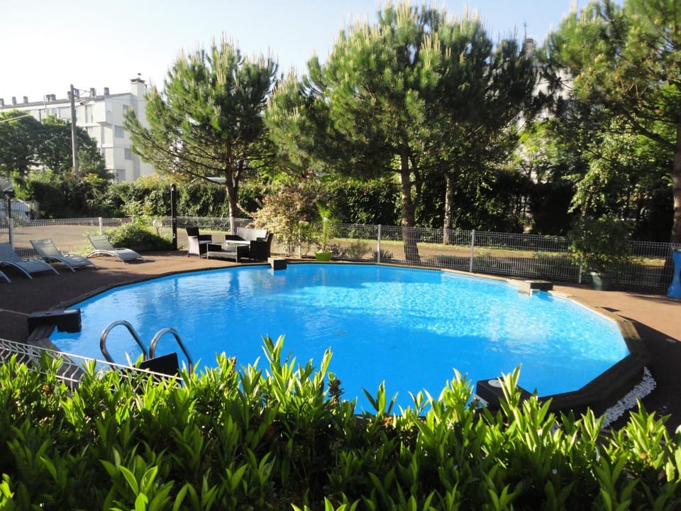 Swimming pool, Swimming pool