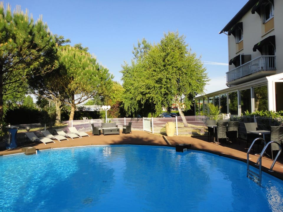 Patio, Swimming pool, Swimming pool