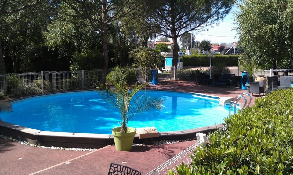 Swimming pool, Swimming pool