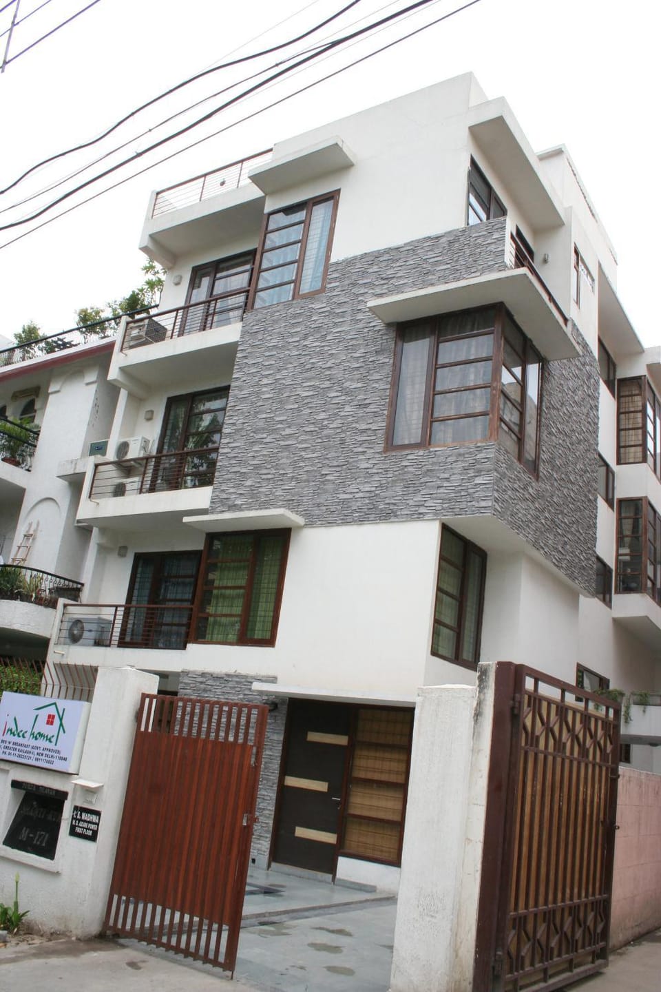 Facade/entrance