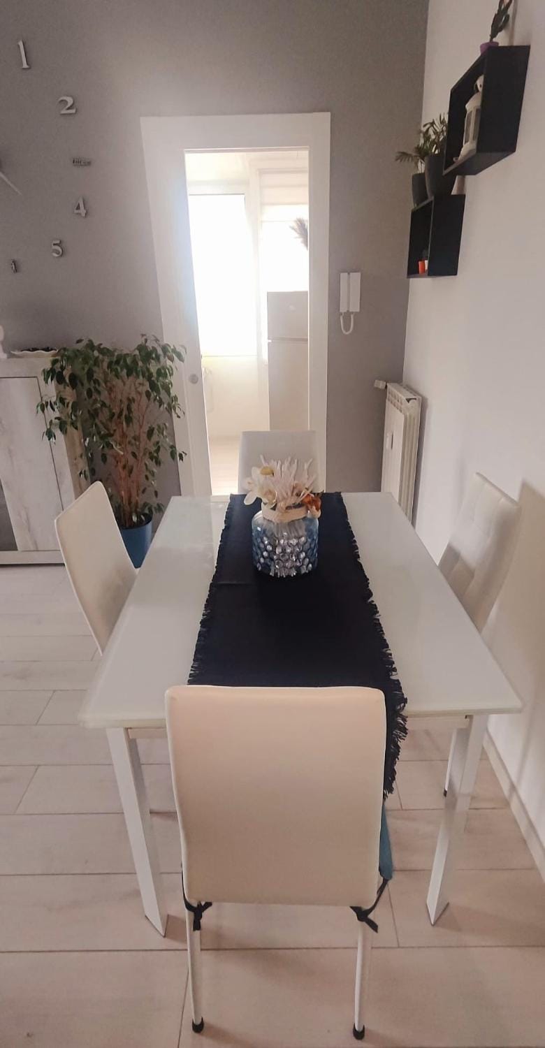 Seating area, Dining area