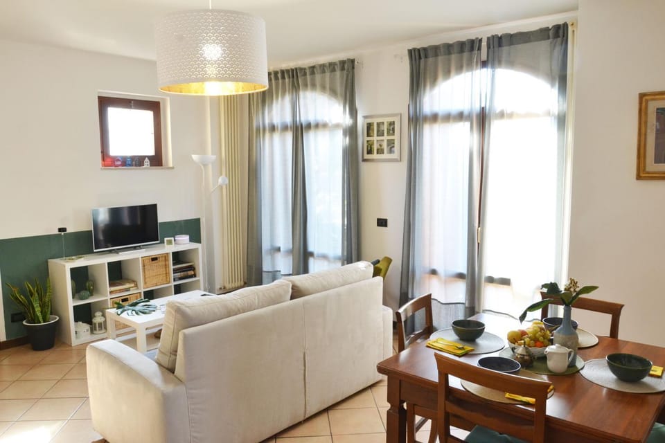 TV and multimedia, Living room, Dining area