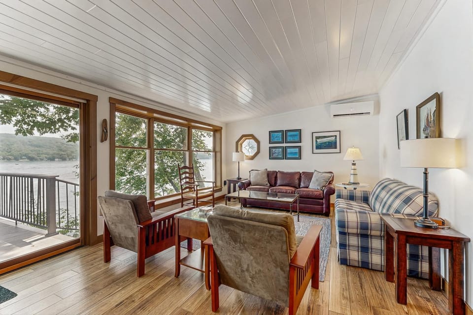 QKA View House in Keuka Lake