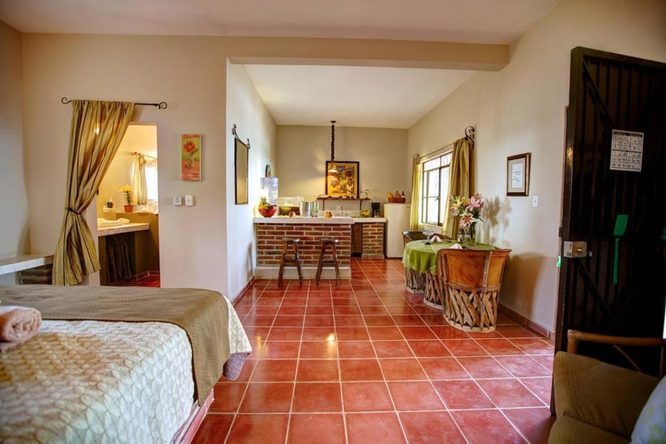 Photo of the whole room, Dining area