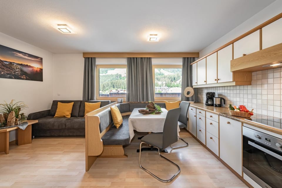 Kitchen or kitchenette, Living room, Seating area