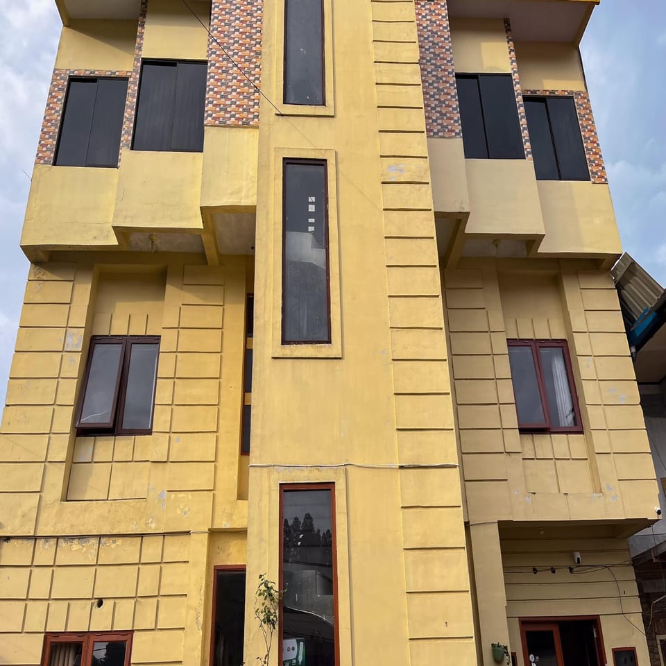 Facade/entrance