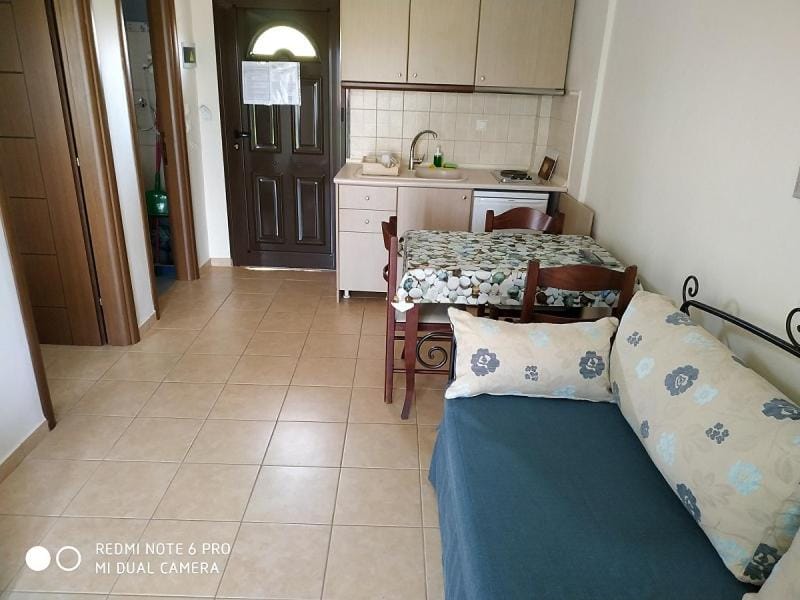 Kitchen or kitchenette, Photo of the whole room, Seating area