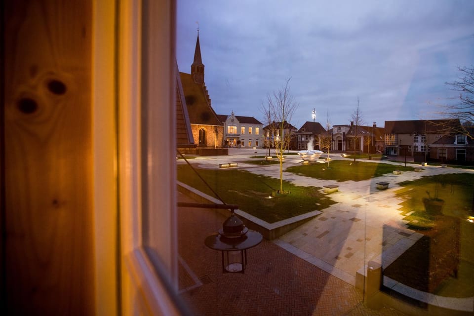 Nearby landmark, Street view