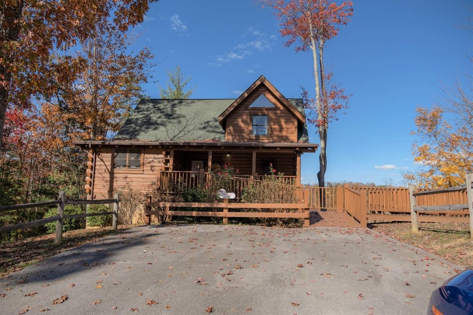 Blackbeary Bluff House in Pigeon Forge