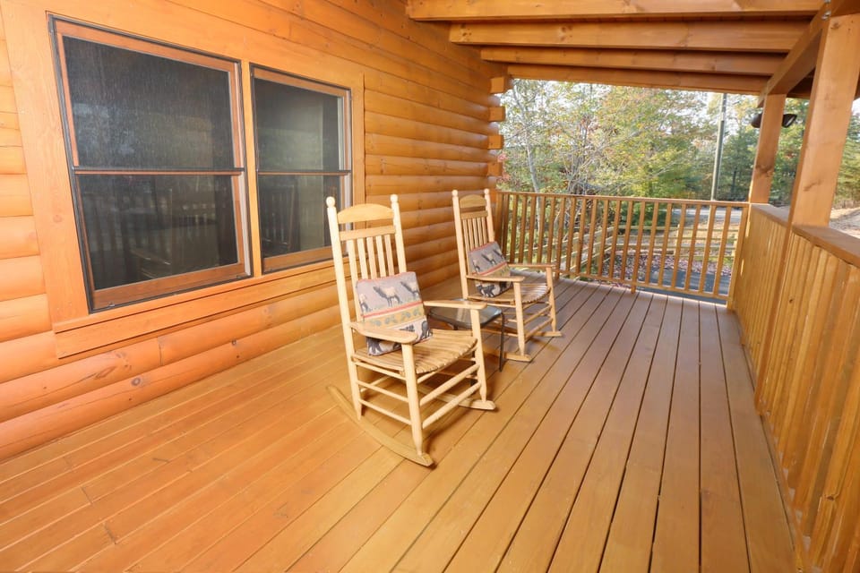 Four Oaks Lodge Chalet in Pigeon Forge
