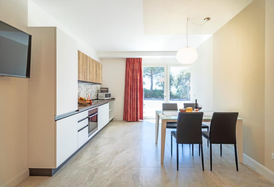 Kitchen or kitchenette, Living room, Dining area
