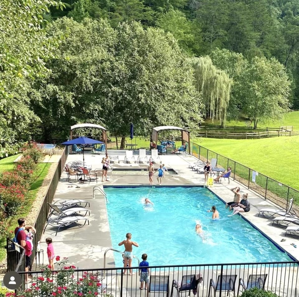 Fox Den Chalet in Pigeon Forge
