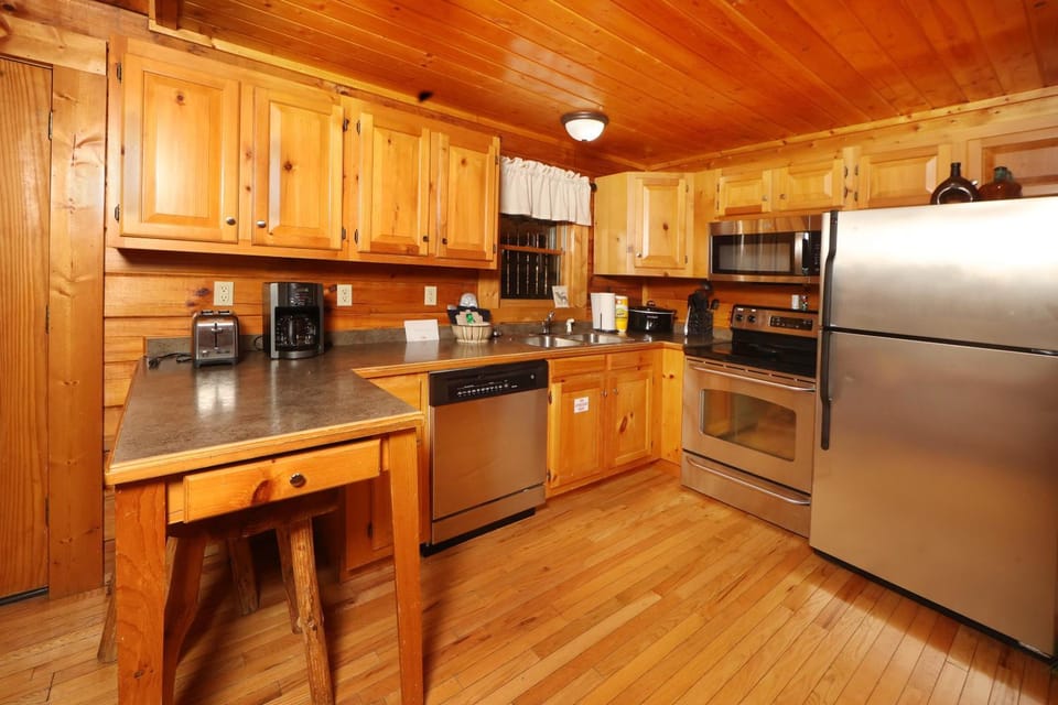 Bear Crossing House in Pigeon Forge