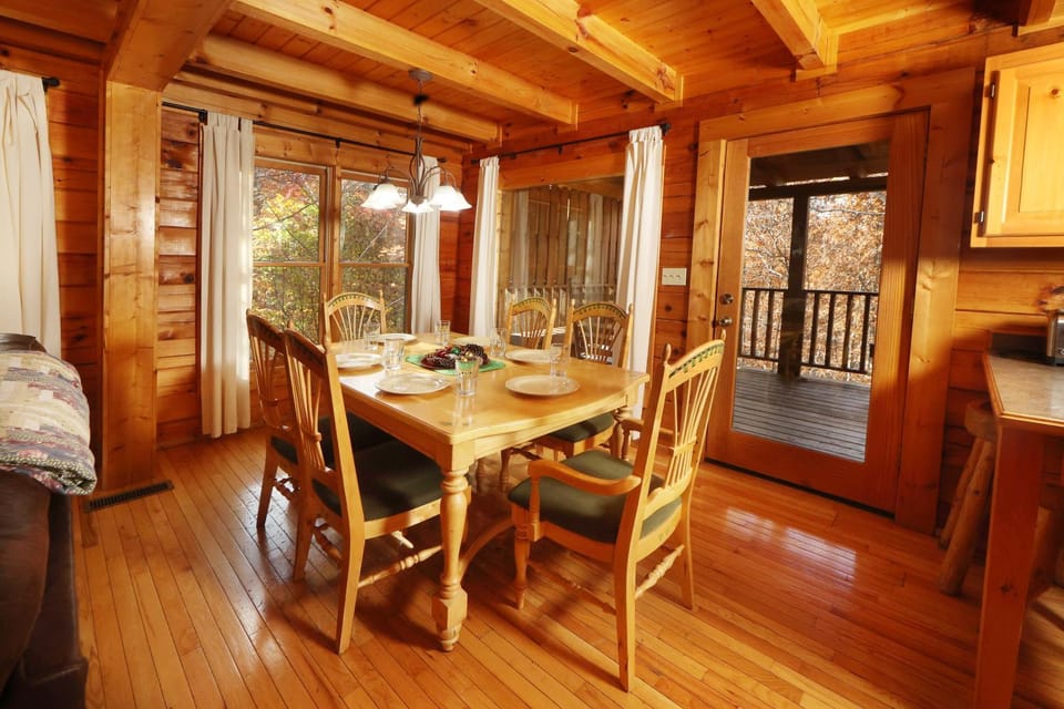 Bear Crossing House in Pigeon Forge