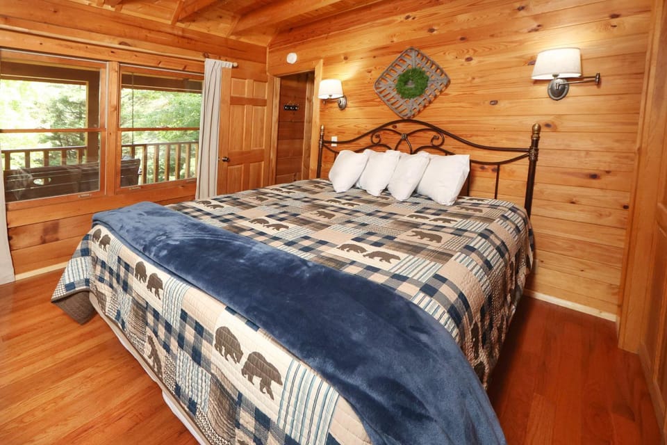Smoky Mountain Rain Chalet in Sevier County