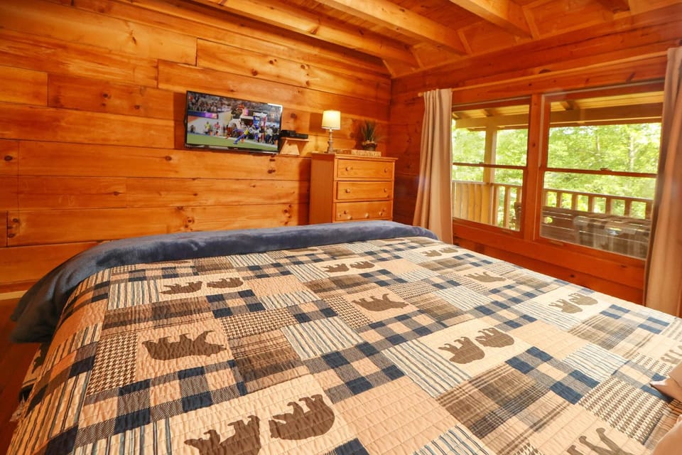 Smoky Mountain Rain Chalet in Sevier County