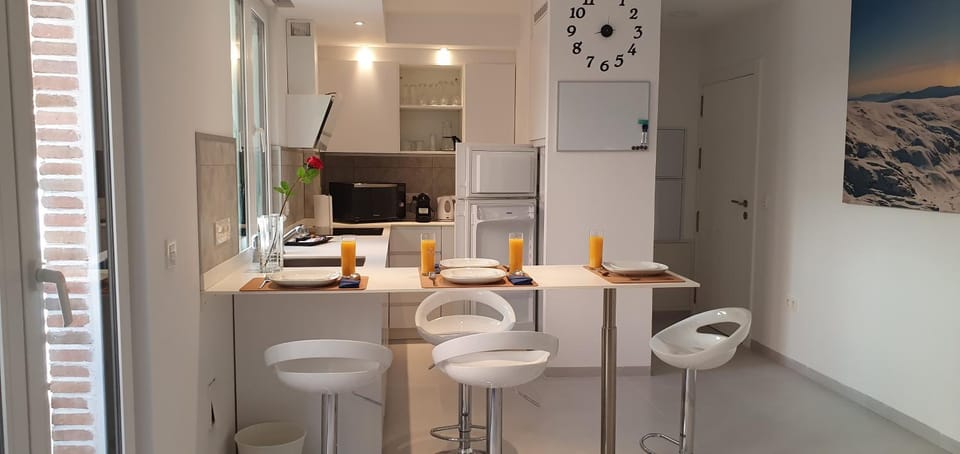 Kitchen or kitchenette, Dining area, Communal kitchen