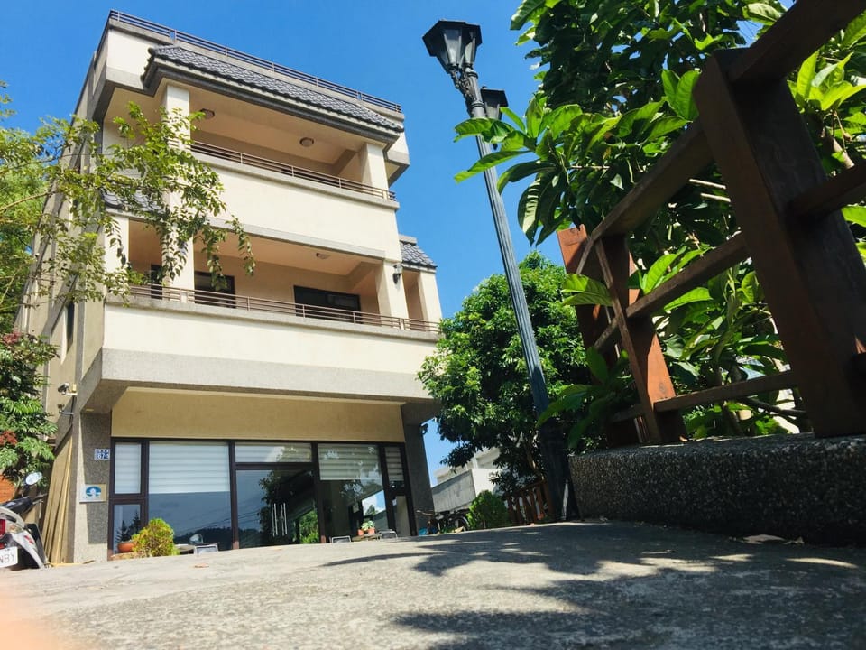 Property building, Restaurant/places to eat